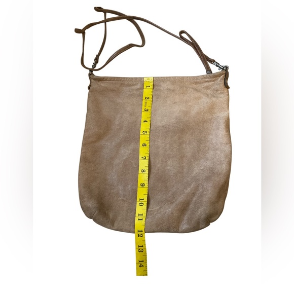 Rough And Tumble Brown Crossbody purse in amazing like new condition 11”x12” - Picture 6 of 11